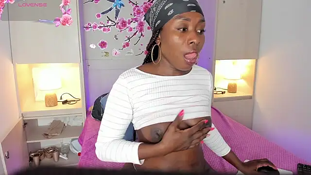 TaylorBloom's Live XXX Chat