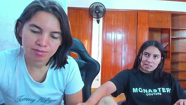 Soffy_and_Emily – Kamerová šou