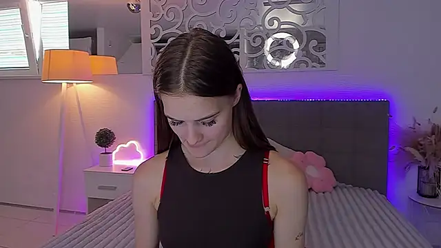 צ'אט XXX בשידור חי של LuisaClover