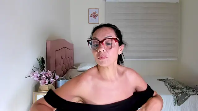 miapins' Live XXX Chat