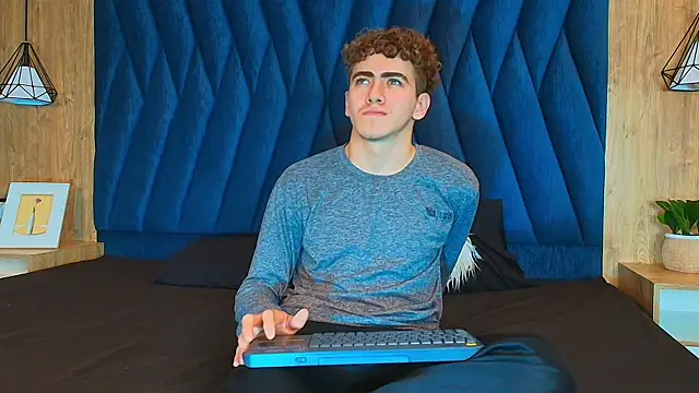 Tyler_Mcrey Show in webcam