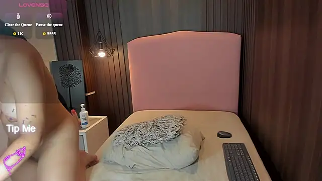 Chat +18 de ROXXYBLOOM ao vivo
