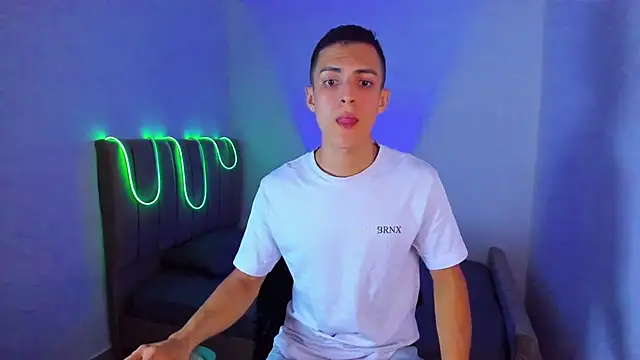 Matiius18 live XXX chat