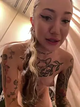SaintSquirt Live XXX-chat