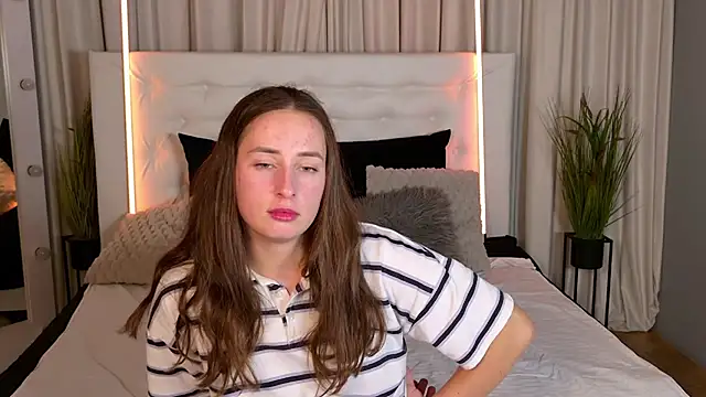NadinnL Adlı Modelin Canlı XXX Sohbeti