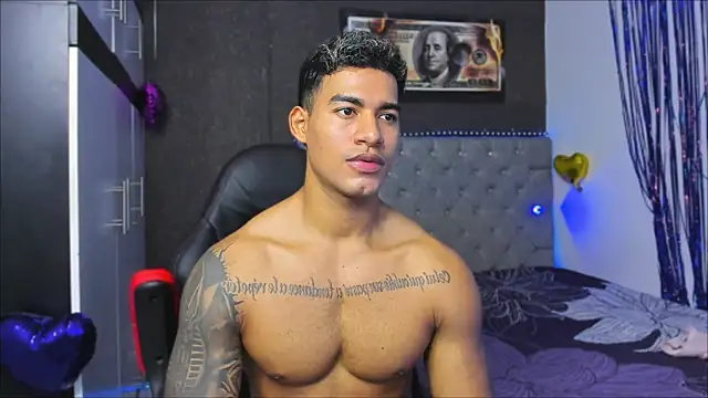 luigi_hot_'s Live XXX Chat