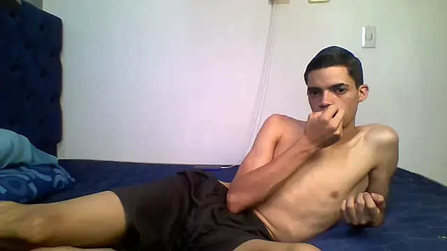 Latinos_2001 – Naživo XXX chat