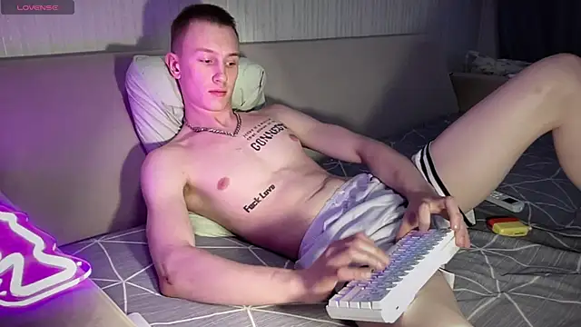 Travis_Gracile Live XXX-chat