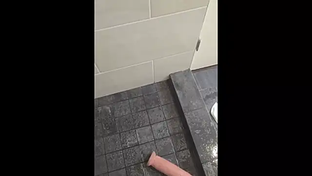 UncutHammer69 Show in webcam
