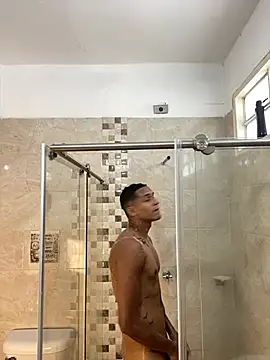 lucas837481 – Live XXX-chat