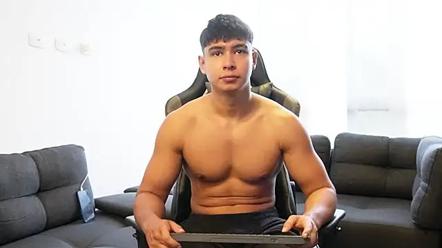 Bray_Kevin live XXX chat