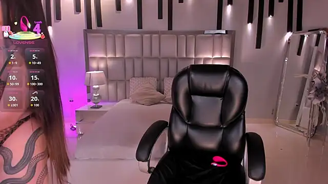 XXX chat uživo modela SarahRhodes_