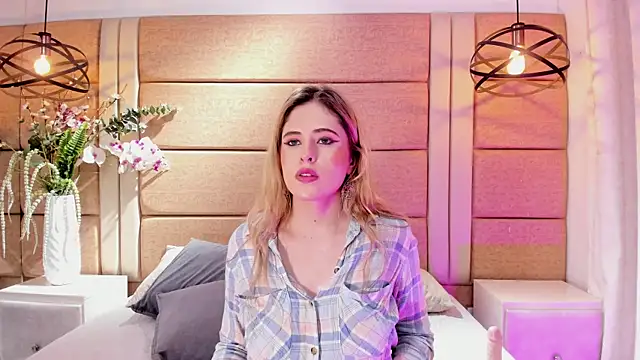 צ'אט XXX בשידור חי של AndreinaOwen