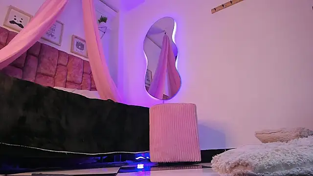 הופעת וובקאם של angelcherrypie