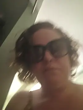 julimonroe's Live XXX Chat