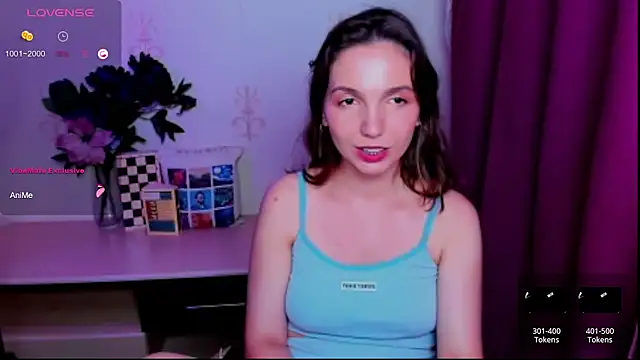 Chat XXX en directo de KindHazelHere_