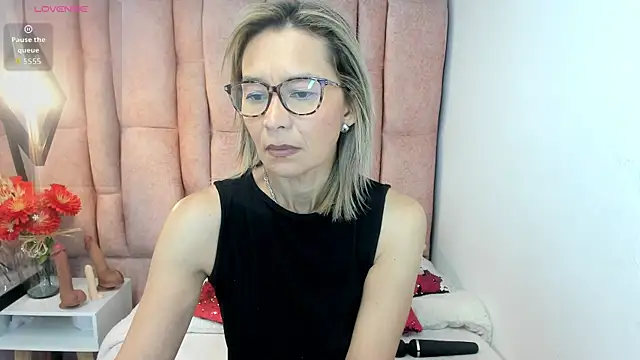 Issa_Milf__: онлайн-секс-чат