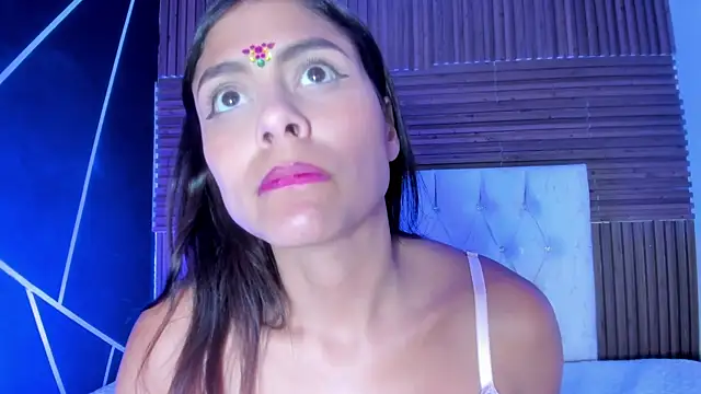 LunaRossie_ Adlı Modelin Canlı XXX Sohbeti