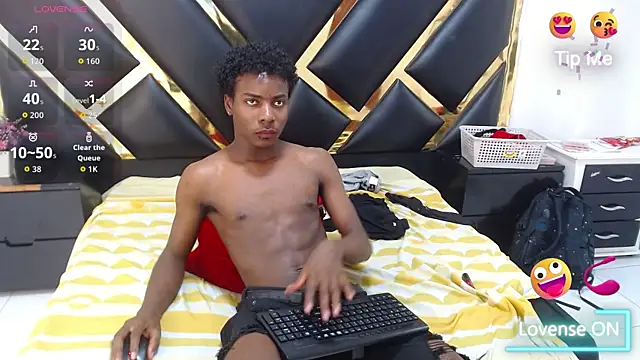 NoahJhonson69 লাইভ XXX চ্যাট