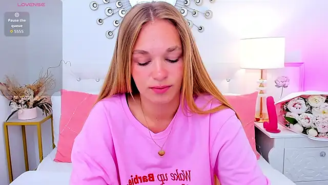 YangLola Adlı Modelin Canlı XXX Sohbeti