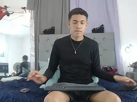 PhillipCox Adlı Modelin Canlı XXX Sohbeti