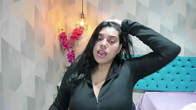 LindaBreeS Adlı Modelin Canlı XXX Sohbeti