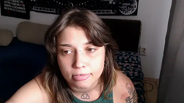 AlienforTwenty live XXX chat