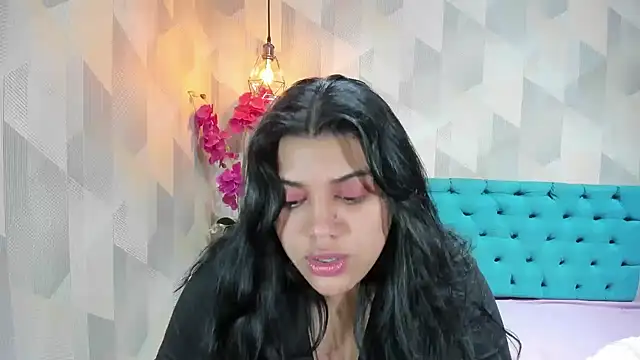 Chat +18 de LindaBreeS ao vivo