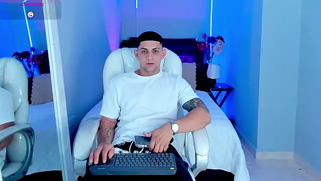 Pokazy przed kamerką – Alex_cute77