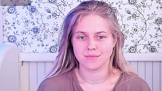 AngelAnty Adlı Modelin Canlı XXX Sohbeti