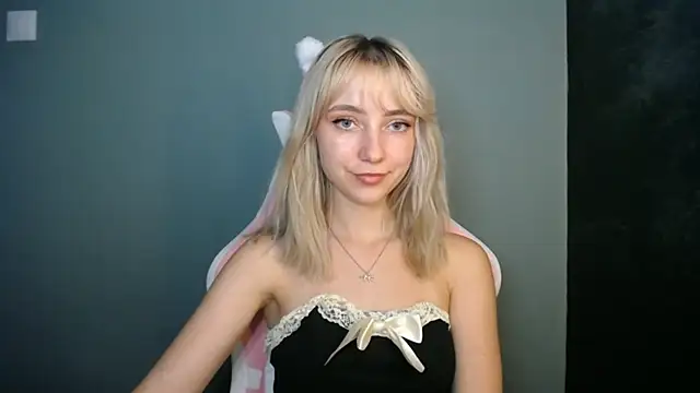 LuciaYoung's Live XXX Chat
