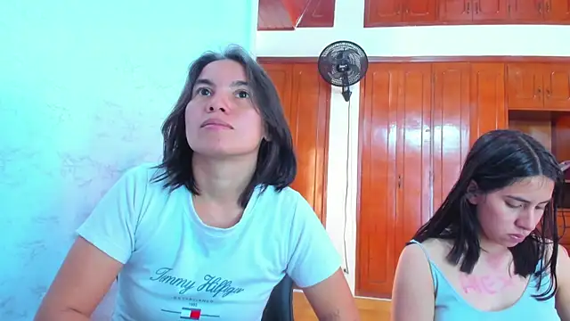 Soffy_and_Emily webcam show