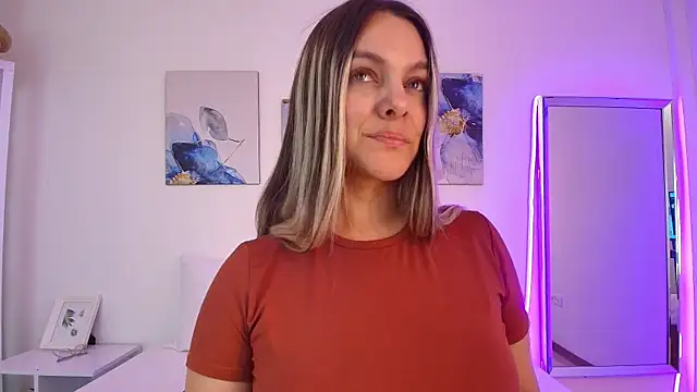 Isabella_Harley Adlı Modelin Canlı XXX Sohbeti