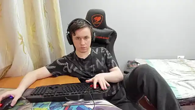 iliaskrislove Chat XXX in diretta