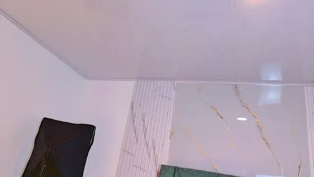 צ'אט XXX בשידור חי של katiamoree