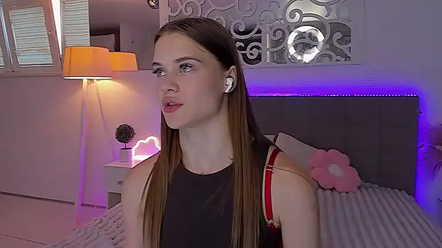 צ'אט XXX בשידור חי של LuisaClover