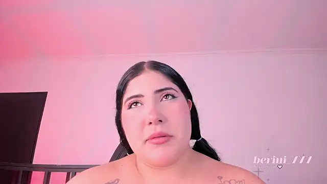 AmberiniHoffman Adlı Modelin Canlı XXX Sohbeti