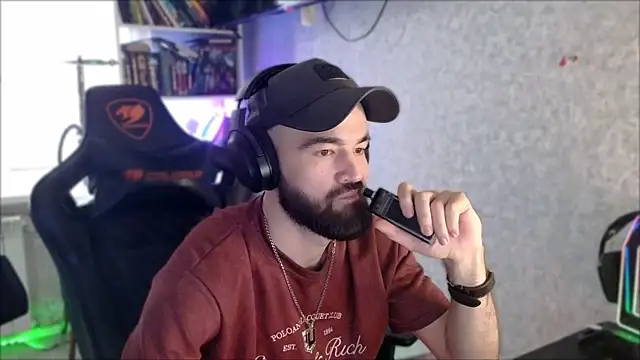 _Serious_Man élő XXX-chatje