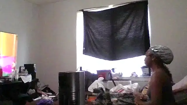 BedazedFirefly Show in webcam