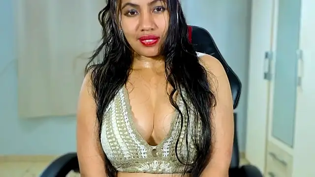 צ'אט XXX בשידור חי של FannyXhot