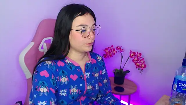 Nahia_Brm's Live XXX Chat