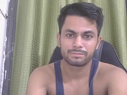Stubborndesiboy XXX чат на живо