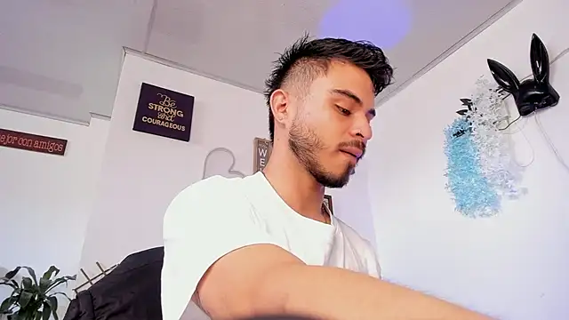 XXX chat uživo modela Bastian_MCcormick