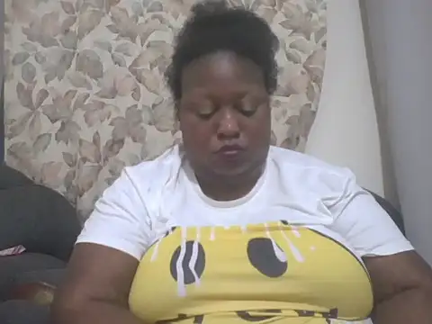 fat_ebonyqueen Adlı Modelin Canlı XXX Sohbeti
