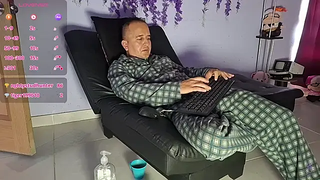 GreisyAndHazzan's Live XXX Chat