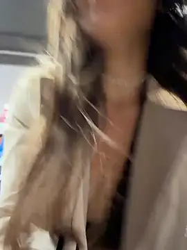ICrazyOneIRLのライブXXXチャット