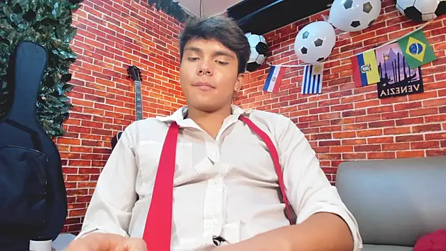 Thiago_Kozak Adlı Modelin Canlı XXX Sohbeti