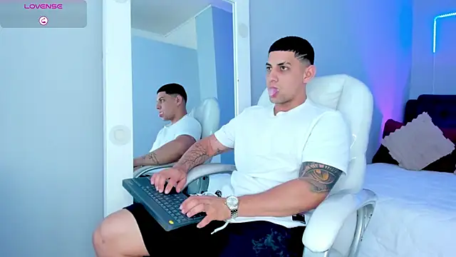 Živý XXX chat Alex_cute77