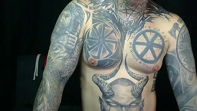 XXX chat uživo modela devilWithTats