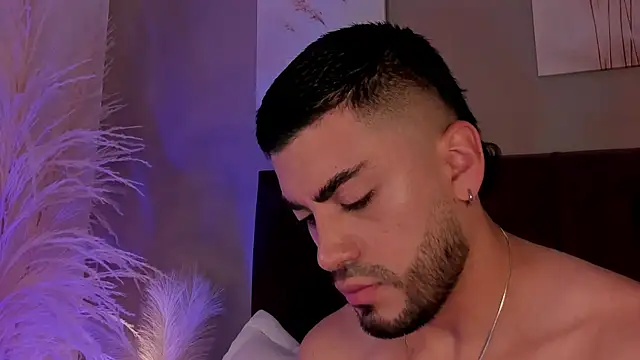 Alexander_Diazz Adlı Modelin Canlı XXX Sohbeti